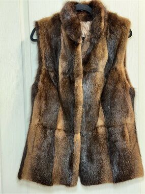 Women's Brown Real Fur Vest - Luxury Sleeveless Coat - szS small tear